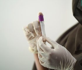 ht72.vip入口状态检测面板，显示各节点延迟数据与畅通状态徽章